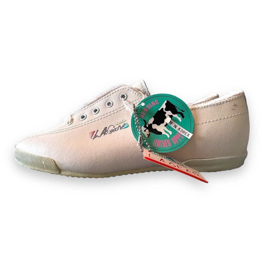 Vintage L.A. GEAR women's walking sneakers.